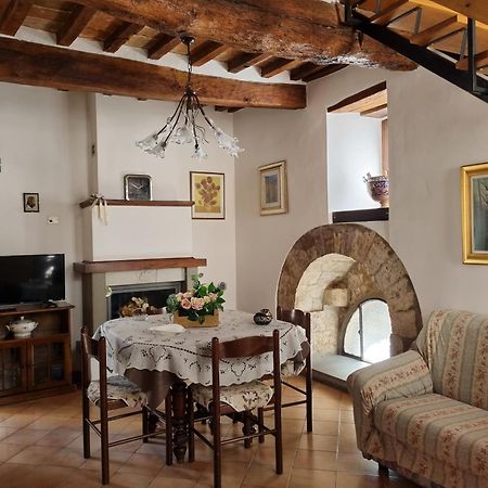 A Casa Di Cristina Apartment Gubbio Room photo